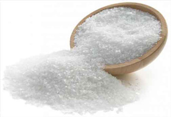  توصیه پیامبر(ص) درباره خوردن نمک 